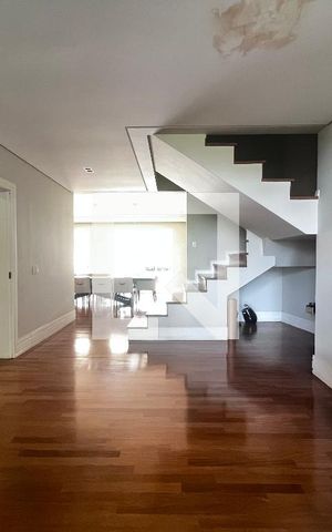 Casa à venda com 700m², 4 quartos e 5 vagas Casa à venda com 700m², 4 quartos e 5 vagasSala