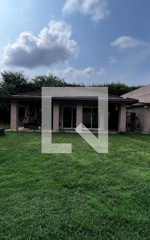 Casa à venda com 700m², 4 quartos e 5 vagas Casa à venda com 700m², 4 quartos e 5 vagasÁrea comum