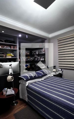 Casa à venda com 700m², 4 quartos e 5 vagas Casa à venda com 700m², 4 quartos e 5 vagasQuarto