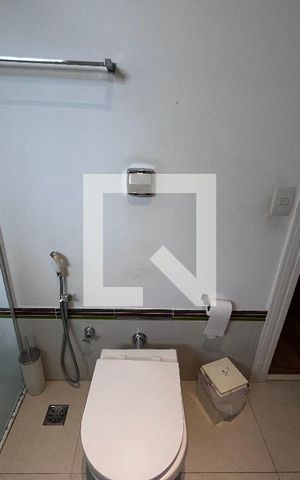 Casa à venda com 700m², 4 quartos e 5 vagas Casa à venda com 700m², 4 quartos e 5 vagasBanheiro