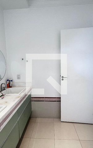 Casa à venda com 700m², 4 quartos e 5 vagas Casa à venda com 700m², 4 quartos e 5 vagasBanheiro