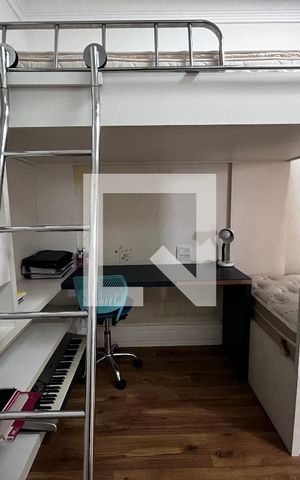 Casa à venda com 700m², 4 quartos e 5 vagas Casa à venda com 700m², 4 quartos e 5 vagasQuarto