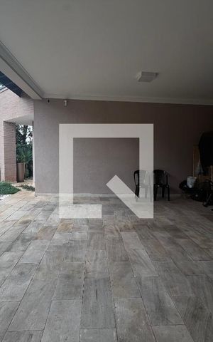Casa à venda com 700m², 4 quartos e 5 vagas Casa à venda com 700m², 4 quartos e 5 vagasÁrea comum