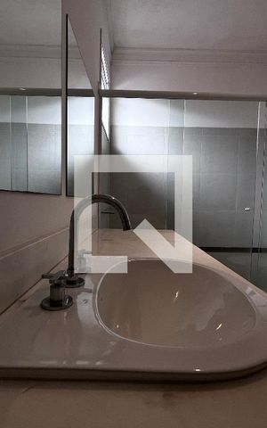 Casa à venda com 700m², 4 quartos e 5 vagas Casa à venda com 700m², 4 quartos e 5 vagasBanheiro