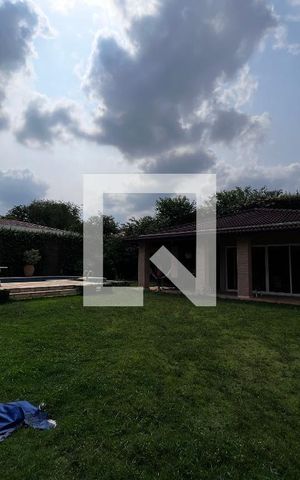 Casa à venda com 700m², 4 quartos e 5 vagas Casa à venda com 700m², 4 quartos e 5 vagasÁrea comum