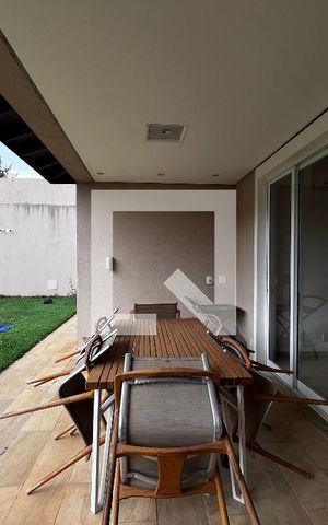 Casa à venda com 700m², 4 quartos e 5 vagas Casa à venda com 700m², 4 quartos e 5 vagasÁrea comum