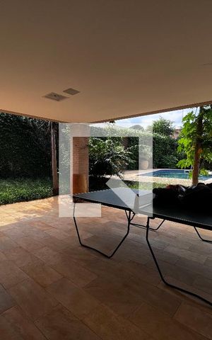 Casa à venda com 700m², 4 quartos e 5 vagas Casa à venda com 700m², 4 quartos e 5 vagasÁrea comum