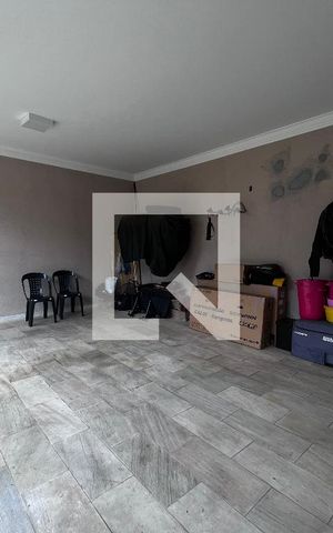 Casa à venda com 700m², 4 quartos e 5 vagas Casa à venda com 700m², 4 quartos e 5 vagasÁrea comum