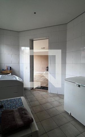 Casa à venda com 700m², 4 quartos e 5 vagas Casa à venda com 700m², 4 quartos e 5 vagasÁrea de Serviço