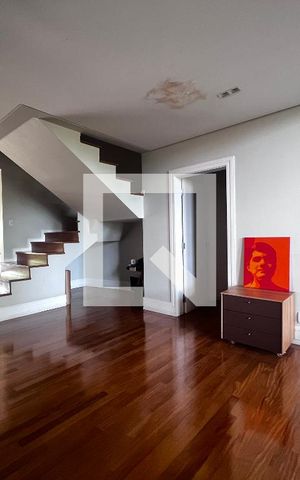 Casa à venda com 700m², 4 quartos e 5 vagas Casa à venda com 700m², 4 quartos e 5 vagasSala