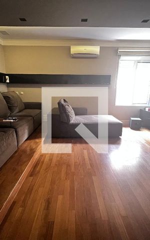 Casa à venda com 700m², 4 quartos e 5 vagas Casa à venda com 700m², 4 quartos e 5 vagasSala