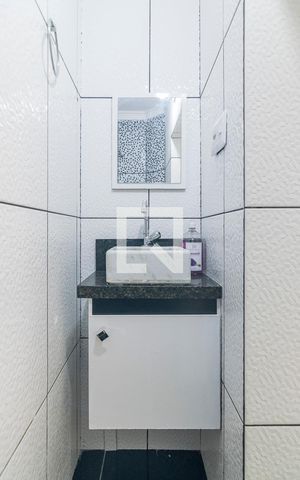 Casa à venda com 280m², 4 quartos e 2 vagas Casa à venda com 280m², 4 quartos e 2 vagasBanheiro da Suite