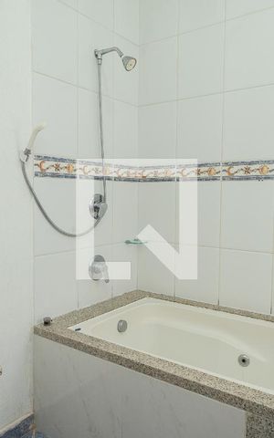 Casa à venda com 560m², 4 quartos e 8 vagas Casa à venda com 560m², 4 quartos e 8 vagasBanheiro da Suíte 3