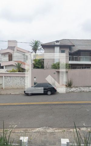 Casa à venda com 560m², 4 quartos e 8 vagas Casa à venda com 560m², 4 quartos e 8 vagasVista