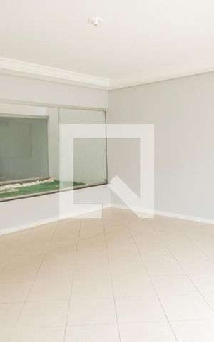 Casa à venda com 560m², 4 quartos e 8 vagas Casa à venda com 560m², 4 quartos e 8 vagasSala de Jantar