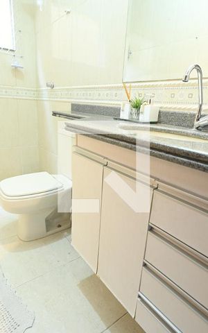 Casa à venda com 192m², 4 quartos e 2 vagas Casa à venda com 192m², 4 quartos e 2 vagasBanheiro