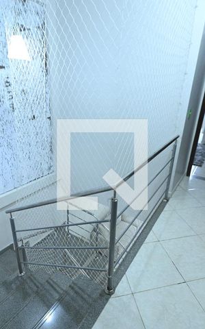Casa à venda com 192m², 4 quartos e 2 vagas Casa à venda com 192m², 4 quartos e 2 vagasEscada