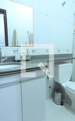 Casa à venda com 192m², 4 quartos e 2 vagas Casa à venda com 192m², 4 quartos e 2 vagasBanheiro