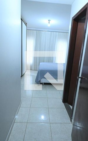 Casa à venda com 192m², 4 quartos e 2 vagas Casa à venda com 192m², 4 quartos e 2 vagasQuarto 4