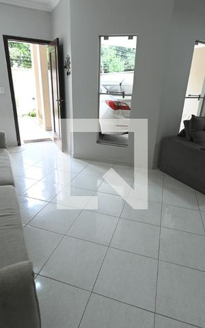 Casa à venda com 192m², 4 quartos e 2 vagas Casa à venda com 192m², 4 quartos e 2 vagasSala