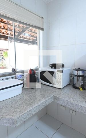 Casa à venda com 192m², 4 quartos e 2 vagas Casa à venda com 192m², 4 quartos e 2 vagasCozinha
