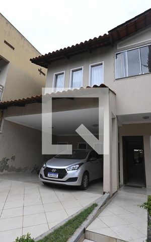 Casa à venda com 192m², 4 quartos e 2 vagas Casa à venda com 192m², 4 quartos e 2 vagasGaragem