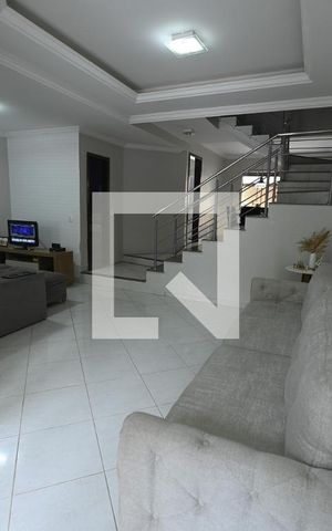 Casa à venda com 192m², 4 quartos e 2 vagas Casa à venda com 192m², 4 quartos e 2 vagasSala