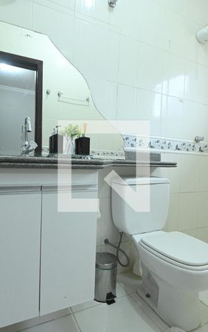 Casa à venda com 192m², 4 quartos e 2 vagas Casa à venda com 192m², 4 quartos e 2 vagasBanheiro