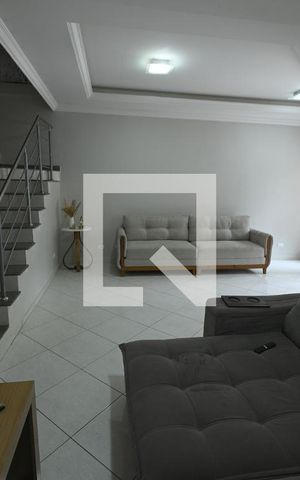 Casa à venda com 192m², 4 quartos e 2 vagas Casa à venda com 192m², 4 quartos e 2 vagasSala