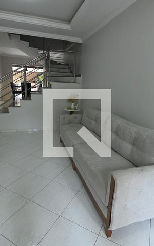 Casa à venda com 192m², 4 quartos e 2 vagas Casa à venda com 192m², 4 quartos e 2 vagasSala