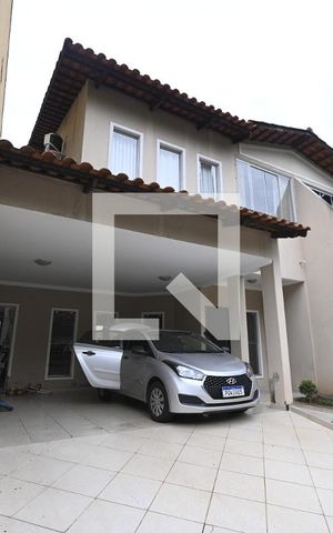 Casa à venda com 192m², 4 quartos e 2 vagas Casa à venda com 192m², 4 quartos e 2 vagasGaragem