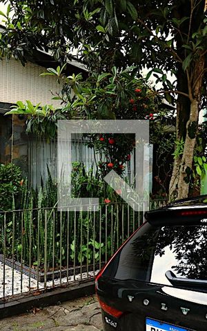 Casa à venda com 336m², 2 quartos e 2 vagasFachada