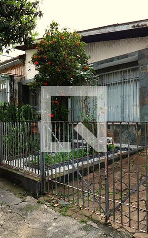 Casa à venda com 336m², 2 quartos e 2 vagasFachada