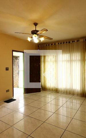 Casa à venda com 336m², 2 quartos e 2 vagasSala