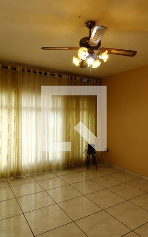 Casa à venda com 336m², 2 quartos e 2 vagasSala