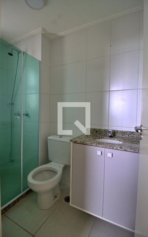 Apartamento à venda com 64m², 3 quartos e 1 vaga Apartamento à venda com 64m², 3 quartos e 1 vagaBanheiro da Suíte 1