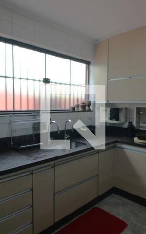 Casa para alugar com 250m², 3 quartos e 2 vagasCozinha