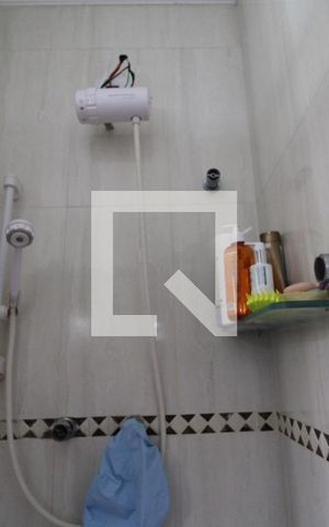 Casa para alugar com 250m², 3 quartos e 2 vagasChuveiro banheiro da suíte 