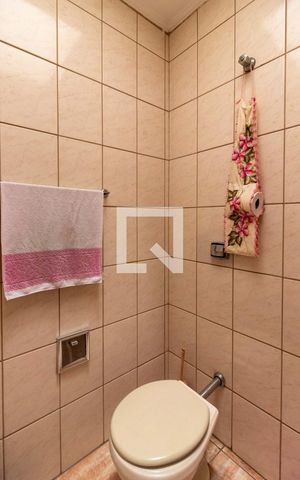 Casa à venda com 120m², 3 quartos e 2 vagas Casa à venda com 120m², 3 quartos e 2 vagasBanheiro