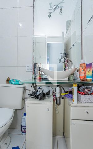 Apartamento para alugar com 55m², 2 quartos e 2 vagas Apartamento para alugar com 55m², 2 quartos e 2 vagasBanheiro