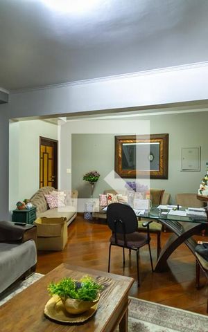 Casa à venda com 210m², 3 quartos e 2 vagas Casa à venda com 210m², 3 quartos e 2 vagasSala