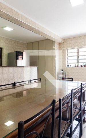 Casa à venda com 400m², 3 quartos e 6 vagas Casa à venda com 400m², 3 quartos e 6 vagasCozinha