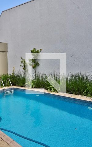 Casa à venda com 300m², 3 quartos e 3 vagas Casa à venda com 300m², 3 quartos e 3 vagasPiscina