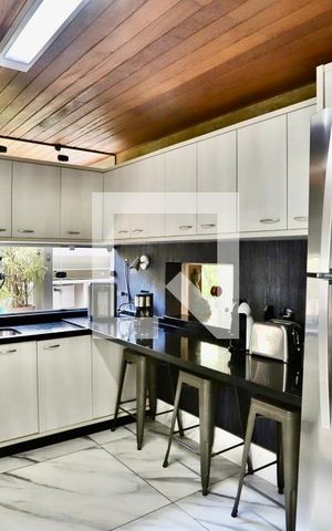 Casa à venda com 300m², 3 quartos e 3 vagas Casa à venda com 300m², 3 quartos e 3 vagasCozinha