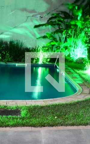 Casa à venda com 300m², 3 quartos e 3 vagas Casa à venda com 300m², 3 quartos e 3 vagasPiscina