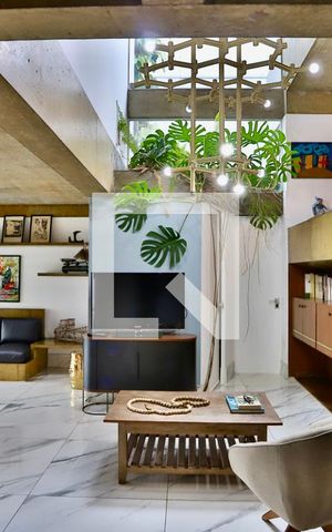 Casa à venda com 300m², 3 quartos e 3 vagas Casa à venda com 300m², 3 quartos e 3 vagasSala 1