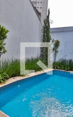 Casa à venda com 300m², 3 quartos e 3 vagas Casa à venda com 300m², 3 quartos e 3 vagasPiscina