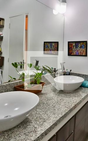 Casa à venda com 300m², 3 quartos e 3 vagas Casa à venda com 300m², 3 quartos e 3 vagasBanheiro Quarto 1