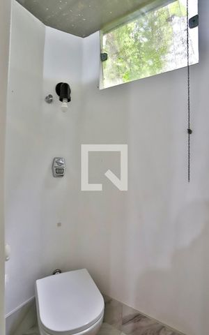 Casa à venda com 300m², 3 quartos e 3 vagas Casa à venda com 300m², 3 quartos e 3 vagasLavabo