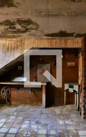 Casa à venda com 300m², 3 quartos e 3 vagas Casa à venda com 300m², 3 quartos e 3 vagasAdega